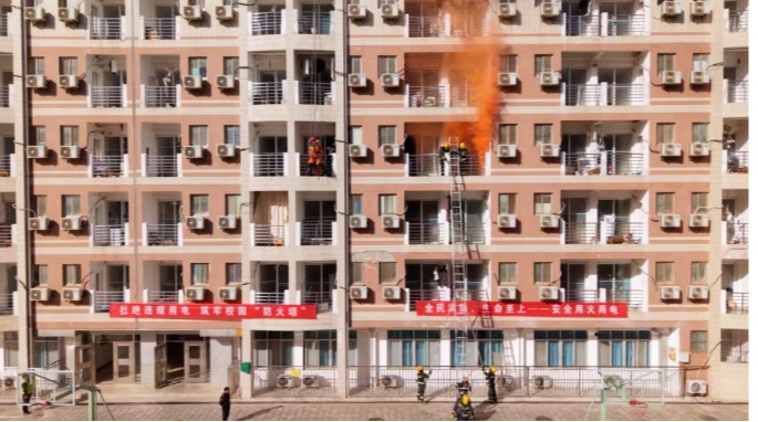 2025年学生消防安全演练活动举行